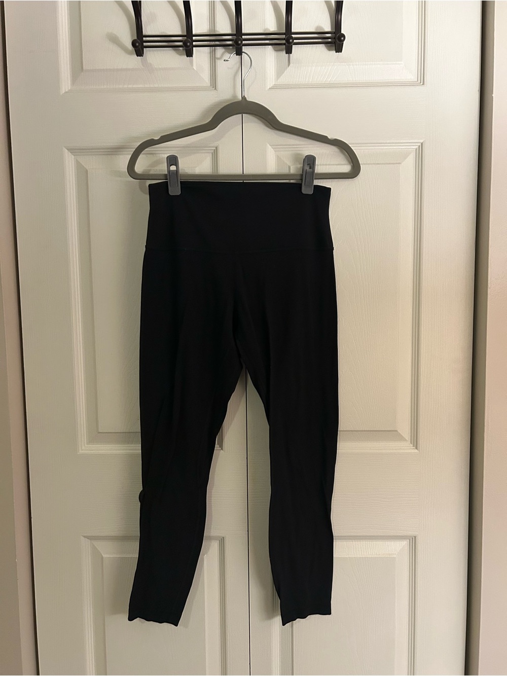 4 Pairs of black lululemon leggings - Picture 5 of 7